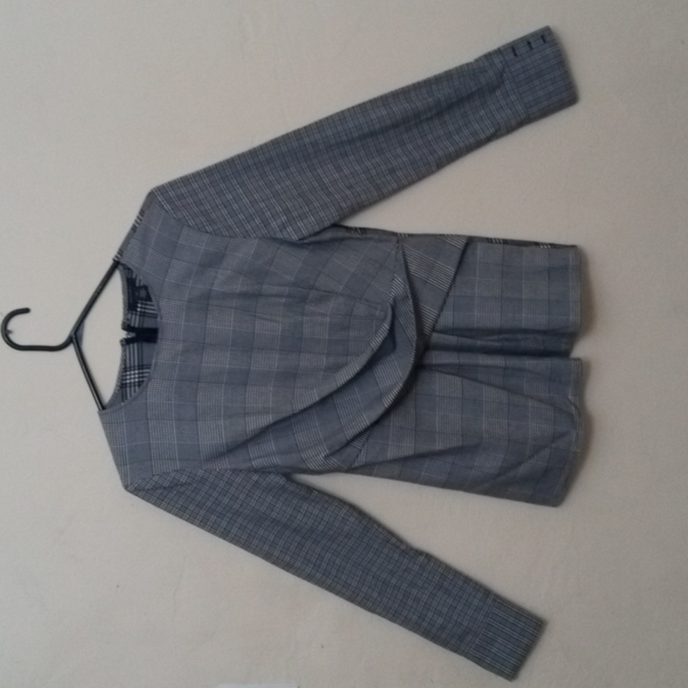 Halogen Women Blouse. Color Black and White. Size XS.